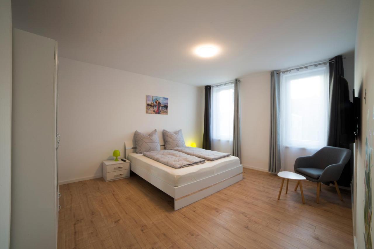 Schoene Ferienwohnung 78M2, 3 Schlafzimmer, 2 Baeder, Zentrumnah, 1Og Ерфурт Екстериор снимка