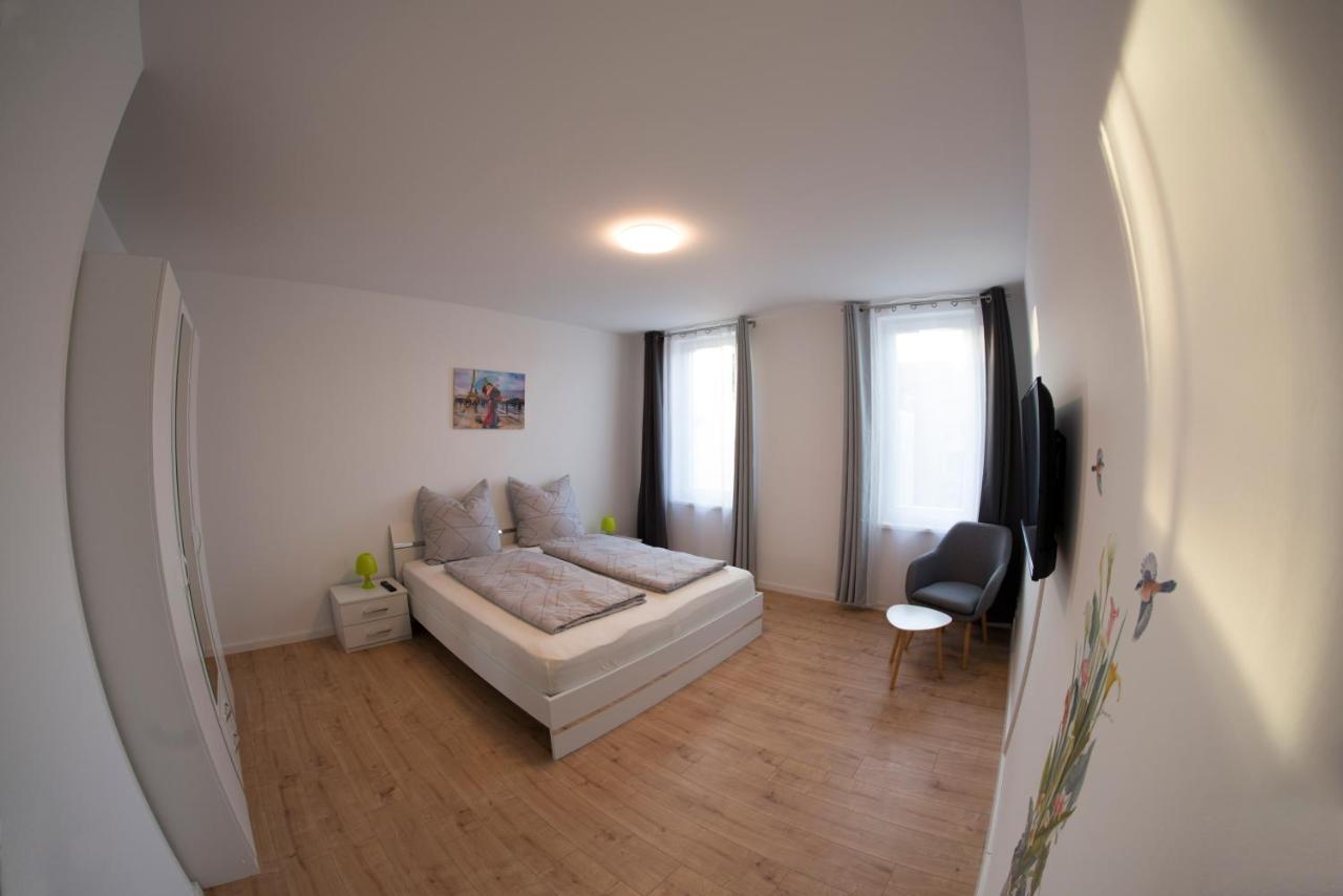 Schoene Ferienwohnung 78M2, 3 Schlafzimmer, 2 Baeder, Zentrumnah, 1Og Ерфурт Екстериор снимка