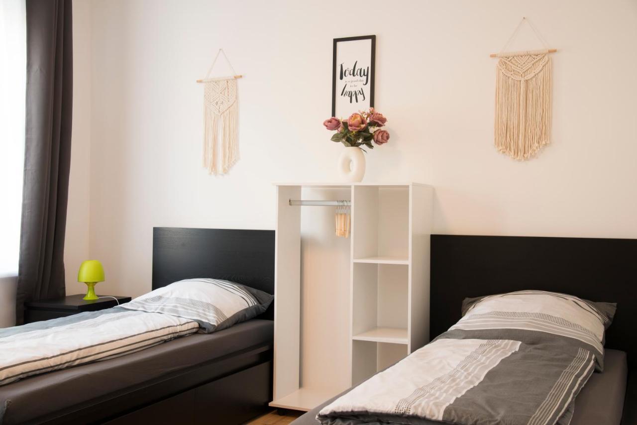 Schoene Ferienwohnung 78M2, 3 Schlafzimmer, 2 Baeder, Zentrumnah, 1Og Ерфурт Екстериор снимка