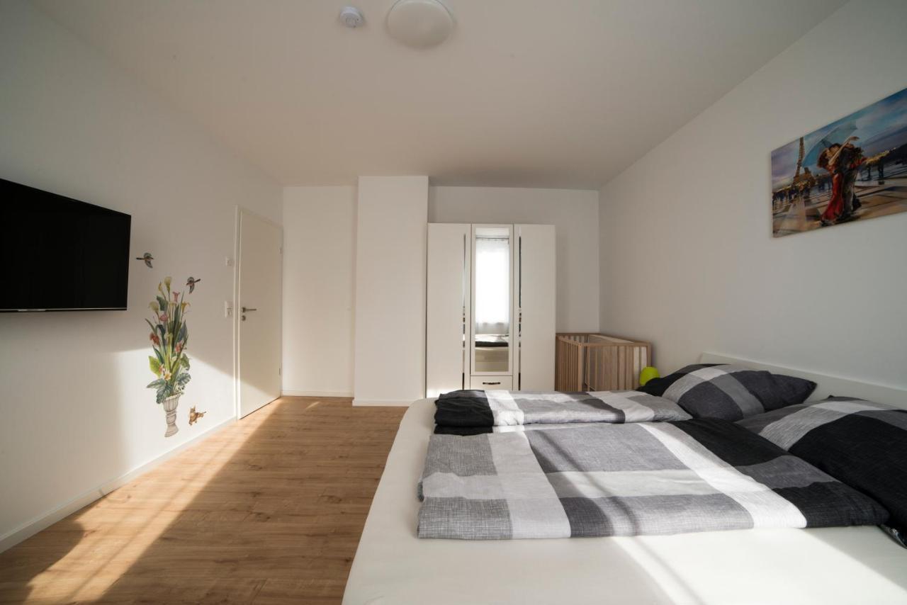 Schoene Ferienwohnung 78M2, 3 Schlafzimmer, 2 Baeder, Zentrumnah, 1Og Ерфурт Екстериор снимка